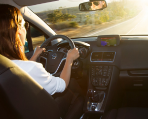 manejando por carretera