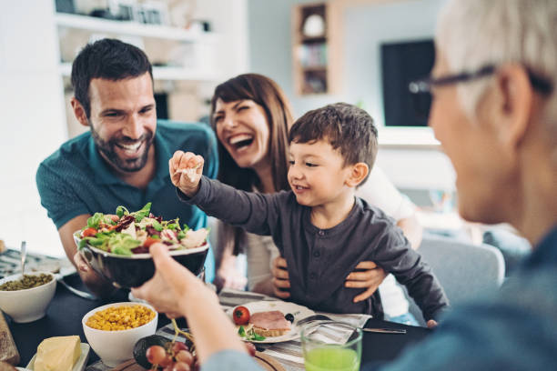 familia cocinando