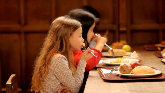 familia comiendo