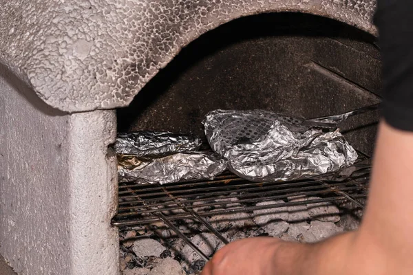 Técnicas de asado carbón, leña y parrilla abierta